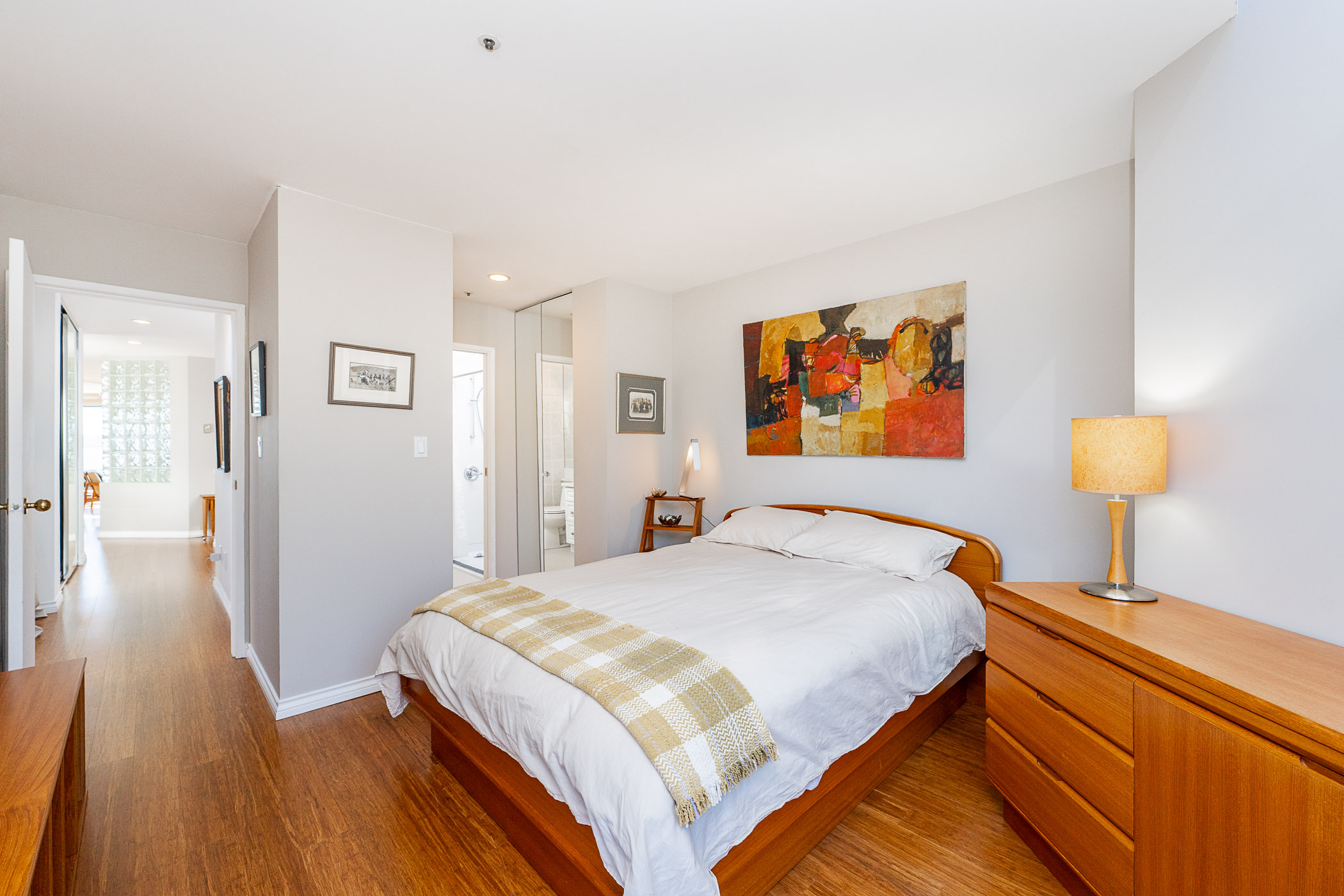 #201 - 2433 Bellevue Avenue